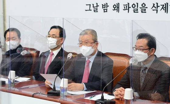 김종인 국민의힘 비상대책위원장이 4일 국회에서 열린 비상대책위원회의에서 모두발언을 하고 있다. 2021.2.4 오종택 기자