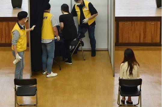 A jobseeker enters the booth for an interview via video at Gwangmyeong City Hall in Gyeonggi Province in June 2020 as part of a regional business recruitment amid the pandemic. (Gwangmyeong City)
