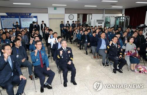 조폭 일망타진한 광주북부경찰서 찾은 민갑용 전 경찰청장 [연합뉴스 자료사진]