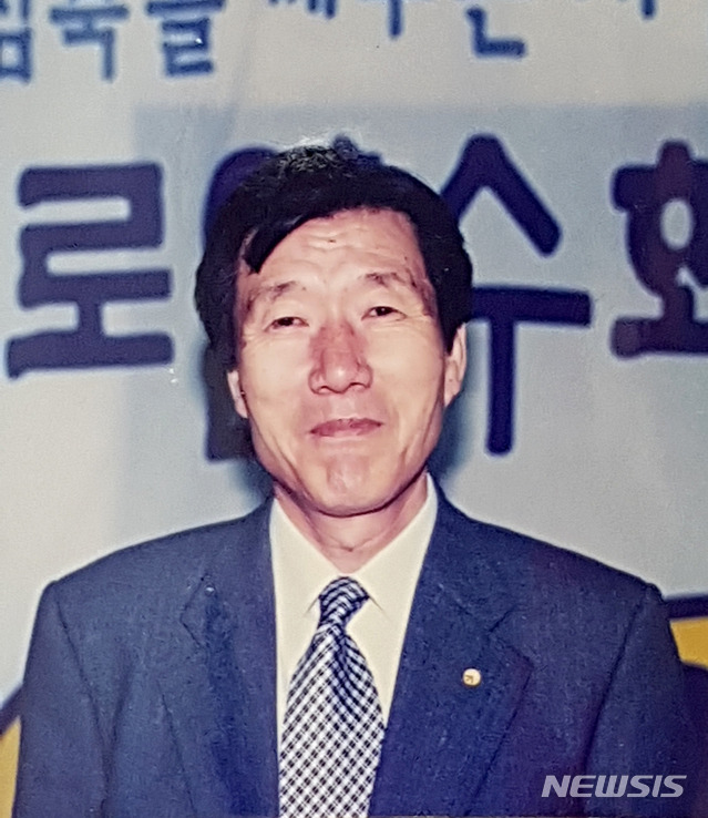 [자료사진][광주=뉴시스] 변재훈 기자 = 반독재 투쟁과 인권 증진에 일생을 헌신해 '민주화운동의 거목'으로 불린 강신석 목사가 5일 오전 별세했다. 향년 84세. (사진=광주 YMCA 제공) 2021.02.05. photo@newsis.com 재판매 및 DB 금지