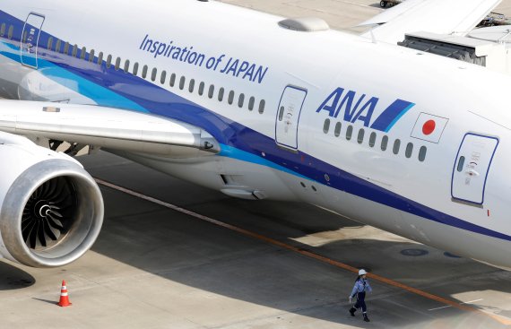 일본 도쿄 하네다공항에 착륙해 있는 ANA항공기. 로이터 뉴스1
