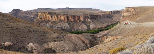선이 굵은 협곡 풍광이 장관이다. 그러나 우린 이곳 어디에 처박혀 다음날 신문의 1면을 장식할지도 모른다는 악몽을 꿨다. ⓒ강미승