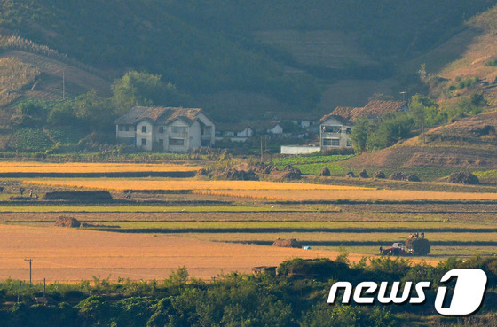 경기도 파주시 오두산 통일전망대에서 바라본 북한 황해북도 개풍군 마을.  © 뉴스1 자료 사진