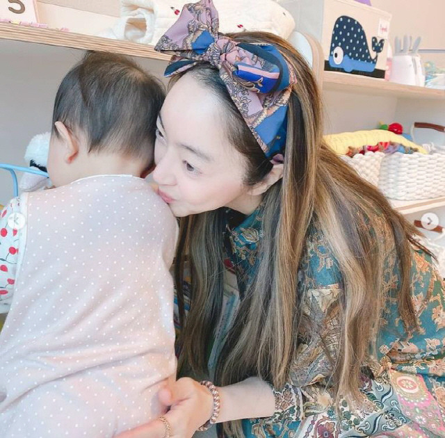 Seo Hyo-rim posted several photos on Instagram on the 7th with an article entitled I love you my daughter.The photo shows a figure of Seo Hyo-rim looking happily at her daughter playing.Seo Hyo-rim showed affection by kissing her lovely daughter standing and playing with toys.The lovely back of her daughter, who looks around as if she is trying to catch things with her apple hair, stands out.On the other hand, Seo Hyo-rim married actor Kim Soo-mis son Chung Myung-ho in December last year and had one girl.Seo Hyo-rim will appear with her mother-in-law Kim Soo-mi on Suminees side dish: My Mom Returns which airs on the 11th.