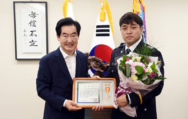 급류에 뛰어들어 아이 구조한 고진형 경장, / 사진제공=의정부시