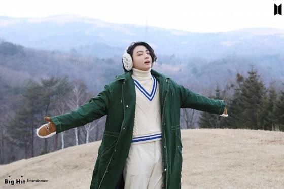 방탄소년단 정국 윈터 패키지 스웨터 품절, 또 품절..이것이 '정국 효과'