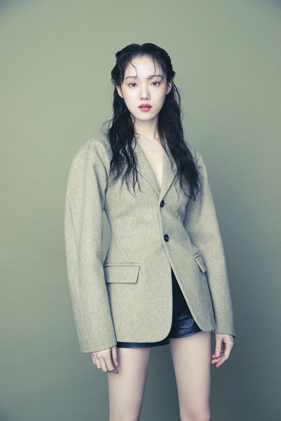 Actor Lee Sung-kyung has released Attractiveness through special pictorial.Lee Sung-kyung released a photo album filled with Oriental Mood through his agency YG Entertainment on the 9th.Lee Sung-kyung in the pictorial completed a unique atmosphere with a sensual pose and expression.She made a chic feel with a toned green jacket and leather shorts, and she showed off her mysterious beauty in a floral stem pattern costume.In another image, RED lip and RED heels were presented as points, or they showed a curvy movement in elegant black dresses.Especially, this photoreal added more special because Lee Sung-kyung, stylist, hair, makeup artist and photographer gathered together in one accord.It is the back door that the pleasant energy felt in the field was great because it was freely carried out according to the days Mood without a set frame.YG Entertainment said, Every time I shot every cut, Actor and staff exchanged opinions and constantly worried, and I did not mind a new attempt and boasted a fantastic breath.