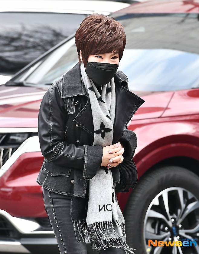 KBS 2TV entertainment Trot National Sports Festival recording was held at KBS New Pavilion in Yeouido, Seoul on the afternoon of February 10th.The 8th national director of Trot National Sports Festival is Joo Hyun Mi, Kim Soo Hee, Kim Bum Ryong, Jo Hang Jo, Nam Jin, Sulundo, Go Doo Shim, Yonja Kim, and the coaches are Song Gain, Hong Kyung Min, Shin Yoo, Na Tae Joo, Ha Sung Woon, Park Gu Yoon, Jo Hyun, Star, Sam Hammington joined us.