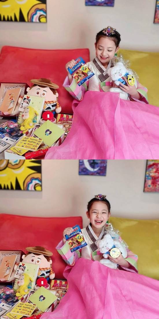 Mr. Trot2 Lim Seo-won posted a New Year greeting on his Instagram.He said, Happy New Year. Do you go to see the family you want to see about Corona this time?!I am worried that my house will be able to have a family meeting because of Corona, but please have a pleasant holiday. In the photo, Lim Seo-won is wearing a hanbok and taking various poses.His extraordinary cuteness and New Year greetings attracted netizens attention.Meanwhile, Miss Trot2 Lim Seo-won signed an exclusive contract with Lynbranding.Lynbranding said on the 5th, Mr.I signed an exclusive contract with Lee So-won, Lim Seo-won, Kim Ji-yul and Hwang Seung-a who have participated in the elementary school in Trot2 and are loved by many viewers at once. Despite their young age, Mr. Trot Shindong, who has excellent musical talents, will continue to provide full support to all processes so that they can grow healthy and healthy in parallel with academic and music.