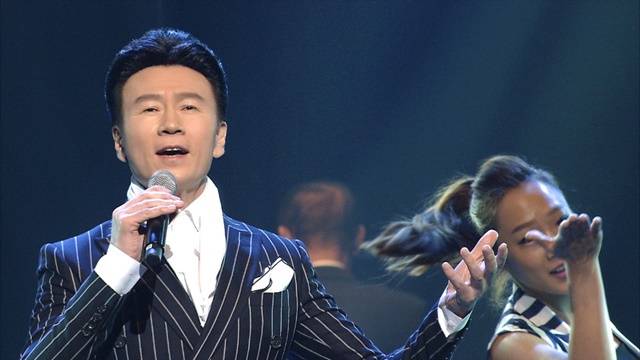 '막걸리 한잔'은 강진이 2019년 1월에 발표한 노래다. 불과 1년여 만인 2020년 상반기 대중 히트곡이 됐다. 원곡가수 강진은 "'막걸리 한잔'은 정통 트로트 바람과 함께 급물살을 탄 노래"라고 말했다. /하랑미디어그룹 제공