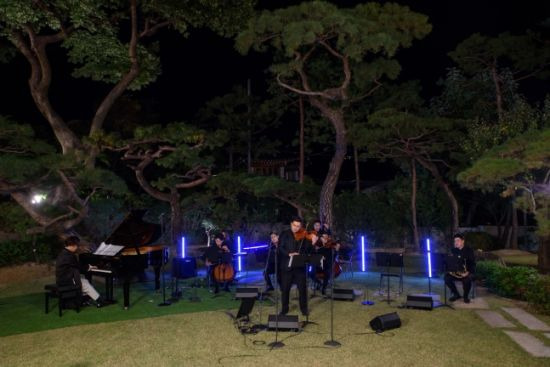 서울시립교향악단이 정재형과 연주한 ‘미라클 서울-부암동 편’(출처:서울시립교향악단)