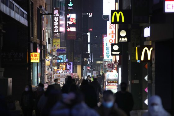 6일 서울 명동의 거리. 연합뉴스