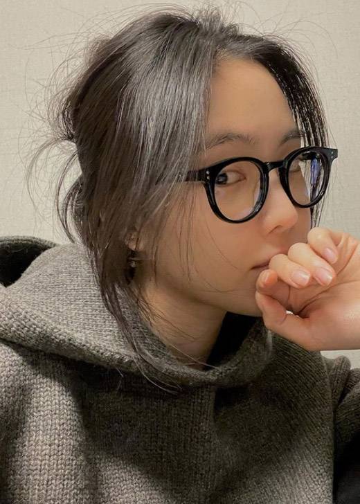 Son Na-eun, a member of Girl Group Apink, boasted a modest charm.On the 14th, Son Na-eun posted a number of photos on his personal Instagram: In the open photo, Son Na-eun stares at the camera with his head tied in a comfortable knit.Especially, the beauty and clean atmosphere that shine in the people attracts attention.The netizens who saw this showed various reactions such as It is really beautiful, I want to see and I was also disappointed.On the other hand, Son Na-eun will appear in the JTBC drama Human Disqualification, a comprehensive channel scheduled to air this year.