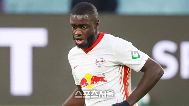 오는 7월1일부로 바이에른 뮌헨으로 이적하는 대형 센터백 다요트 우파메카노.  /스카이스포츠 캡쳐