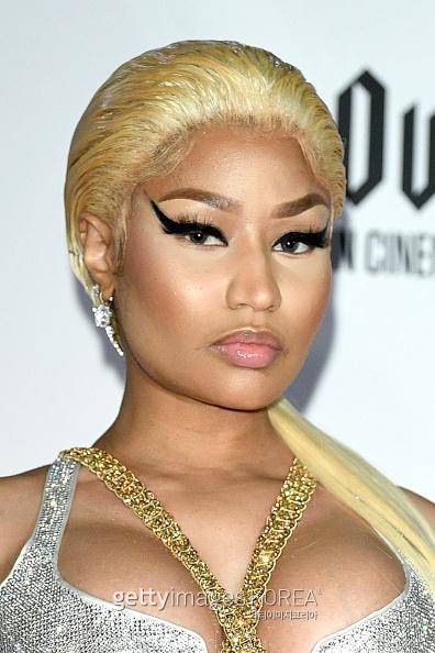 BILBAO, SPAIN - NOVEMBER 04: Nicki Minaj poses in the Winners room after winning the Best Look and Best Hip Hop awards during the MTV EMAs 2018 on November 4, 2018 in Bilbao, Spain. (Photo by Daniele Venturelli/Daniele Venturelli/WireImage )
