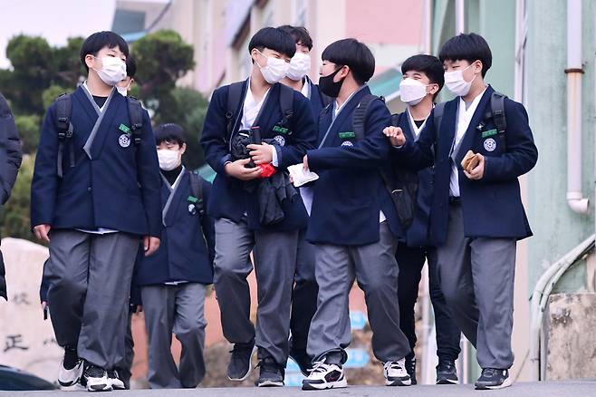 한복 교복을 입은 작천중·대창중 학생들. [문체부 제공]