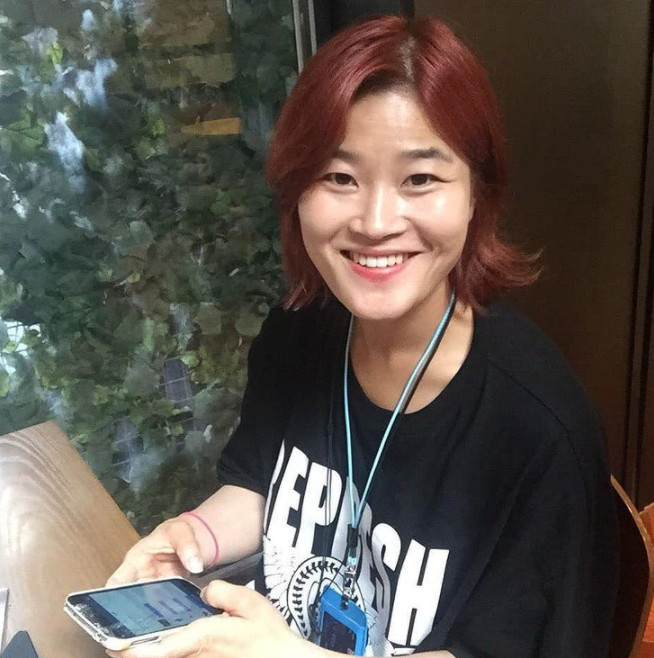 Gagwoman Kim Hye-Seon flaunts her watery Beautiful looksKim Hye-Seon posted a photo on Instagram on Saturday, which showed Kim Hye-Seon smiling brightly.Kim Hye-Seon, who has red hair, is staring at the camera with a bright smile.Kim Hye-Seons Beautiful Looks, which is getting more beautiful after marriage, attracts Eye-catching.When the photos were released, the netizens responded such as It is so beautiful, It is pretty, and It looks happy.Meanwhile, Kim Hye-Seon marriages her lover, whom she met while studying in Germany in 2018.Photo Kim Hye-Seon SNS