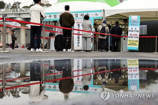 코로나19 검사 행렬 [연합뉴스 자료 사진]