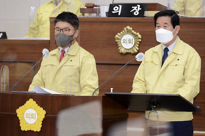 부산진구의회는 지난 15일 본회의장에서 열린제310회 임시회에서 가덕신공항 특별법 제정촉구 결의안을 만장일치로 통과시켰다고 16일 밝혔다.부산진구의회 제공