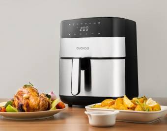 쿠쿠전자는 오는 22일 용량을 5.5L로 늘린 대용량 에어프라이어(모델명 CAF-G0610TB)를 출시한다. [사진=쿠쿠]