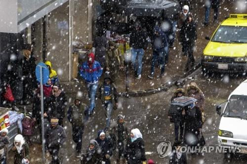 17일 시리아 수도 다마스쿠스에 내리는 함박눈 [AP=연합뉴스]