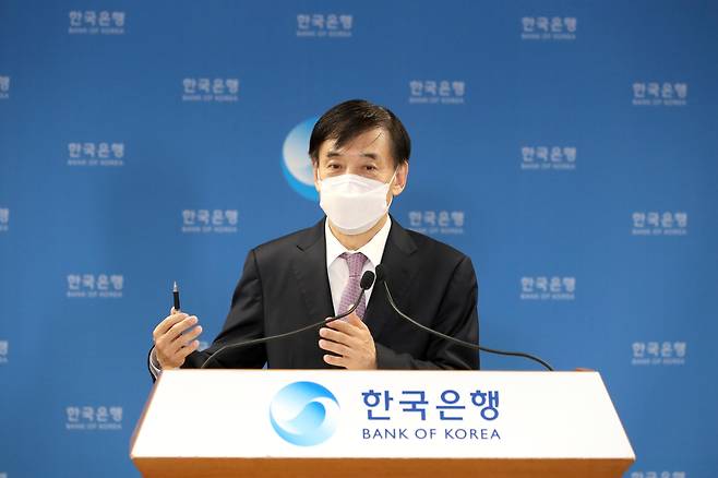 국내 통화정책을 책임지고 있는 이주열 한국은행 총재. 지난달 15일 오전 서울 중구 한국은행에서 열린 통화정책방향 기자간담회에서 발언하고 있다. /한국은행