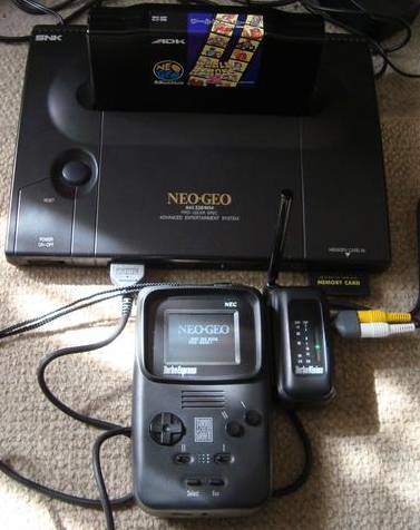 (PC엔진GT에 네오지오를 연결한 모습. 아름답다!!)