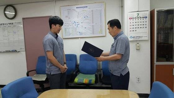 이상헌 서울교통공사 대리. 100회 이상 칭찬민원이 접수돼 표창을 받았다. [사진 서울교통공사]