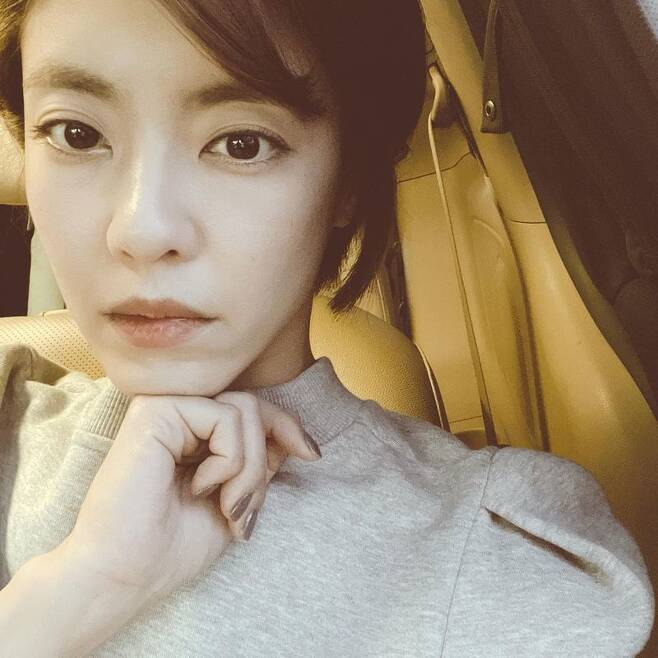 Actor Lee Yoon-ji reveals his mindless routineLee Yoon-ji wrote on his Instagram on February 20, Yesterday when I went to shoot my sisters clothes in advance.Inside the picture is Lee Yoon-ji, sitting in the vehicle and holding his chin, and Lee Yoon-ji, who boasts unchanging beauty in addition to the elegant atmosphere, attracted attention.Lee Yoon-ji said, I knew when I finished and changed again. I flipped. I do not know that. This spirit. Im sorry, sister.