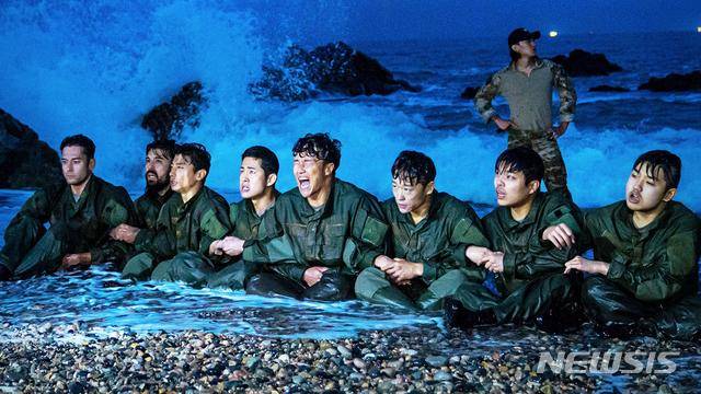 [서울=뉴시스] '가짜사나이2' 극장판 스틸. (사진=왓챠 제공) 2021.02.19 photo@newsis.com