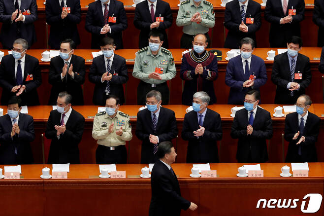 시진핑 주석이 2020년 정협 개막식에 참석하기 위해 걸어 들어오고 있다. © 로이터=뉴스1 © News1 박형기 기자