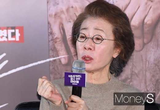 배우 윤여정이 영화 '미나리'로 여우조연상 24관광을 달성하는 영예를 안았다. /사진=장동규 기자