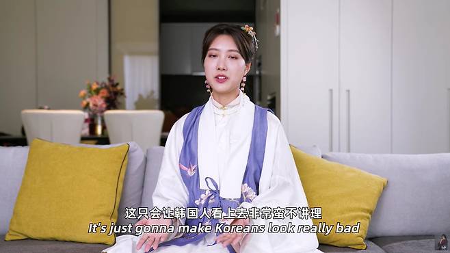 한복은 중국 ‘한푸(Hanfu)’로부터 영향을 받았다고 주장한 중국 유튜버 ‘시인(Shiyin)’이 최근 한국 누리꾼의 ‘혐오 댓글’을 지적하는 영상을 올렸다. [시인(Shiyin) 유튜브 캡처]