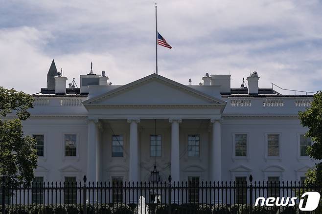 백악관에 조기가 내걸린 모습(자료사진) © AFP=뉴스1
