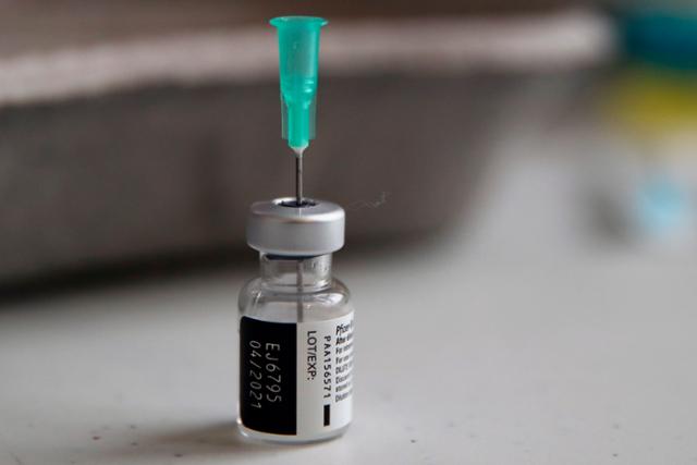 지난달 18일 프랑스 파리에서 촬영한 화이자·바이오엔테크 코로나19 백신 모습. 연합뉴스