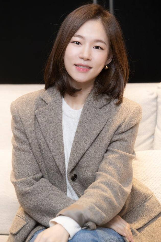 한예리는 "윤여정 선생님이 성형수술을 하지 말라고 하셨다"며 "제가 제 외모에 만족한다고는 말 못하겠지만 제 얼굴을 좋아하고 필요하신 분들이 잘 쓰셨으면 좋겠다"고 말했다. 판씨네마 제공