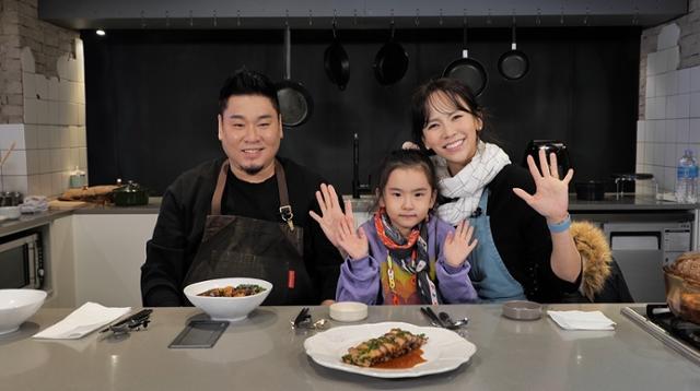 김지우가 남편 레이먼킴 유튜브 채널 '인생고기'에 특별 출연했다. '레이먼키의 인생고기' 제공