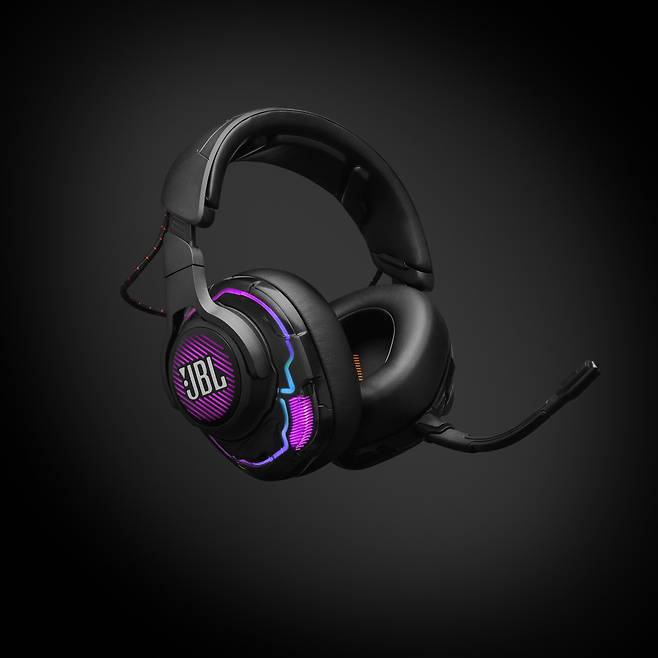 JBL Quantum One headset (JBL)