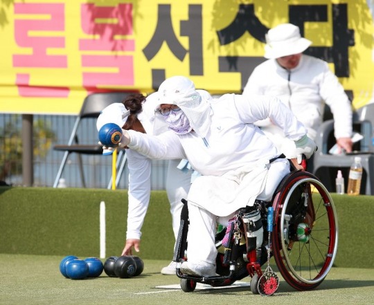 장애인생활체육으로 정착하고 있는 론볼의 경기 모습. 사진은 2019년 전국장애인체육대회 모습이다.[대한장애인체육회]
