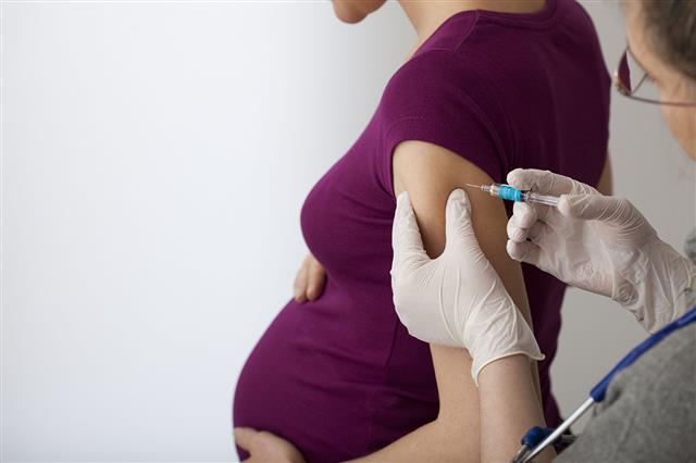 임신부가 독감 바이러스에 노출될 경우 혈관계 전체로 퍼져나가면서 염증반응이 나타나 산모 자신은 물론 태아의 건강도 심각한 상황에 놓이게 된다. 이 때문에 임신부는 반드시 독감백신 접종을 받아야 한다.미국 국립보건원(NIH) 제공