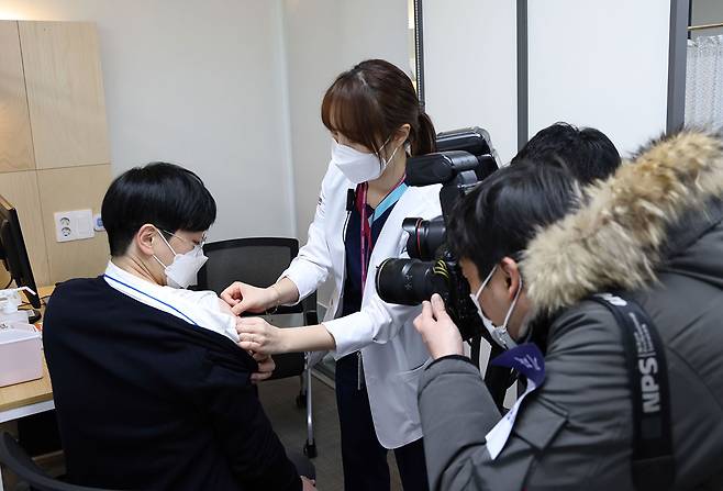 ⓒ국립중앙의료원 제공2월9월 국립중앙의료원 중앙예방접종센터에서 코로나19 백신 접종 모의훈련이 이루어지고 있다.