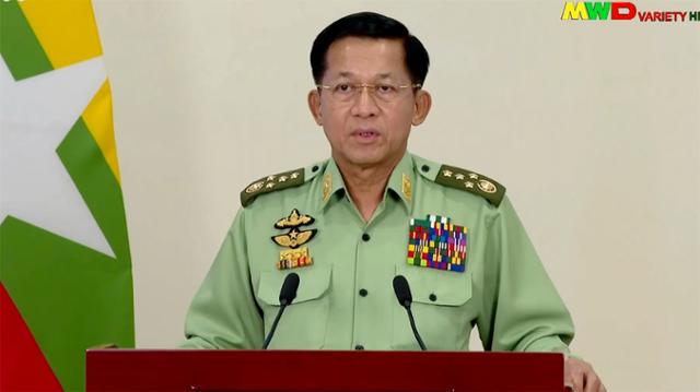 8일(현지시간) 민 아웅 흘라잉 미얀마군 최고사령관이 쿠데타 감행 이후 첫 대국민 연설을 하고 있다. 그는 지난해 11월 총선에서 '선거 부정'이 있었기에 이번 쿠데타는 정당하다고 주장했다. 네피도=AP뉴시스