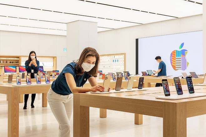 Interior of Apple Yeouido, the second Apple Store in Korea