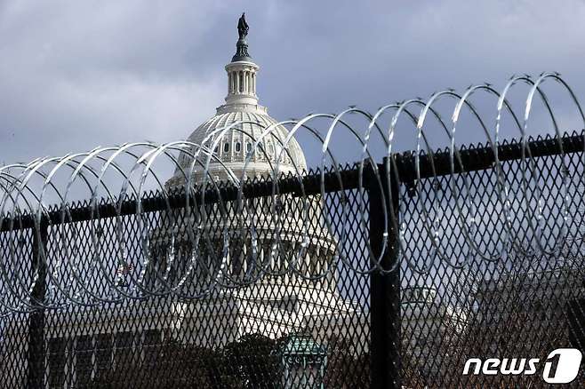 미 국회의사당 인근에 설치된 철책. © AFP=뉴스1