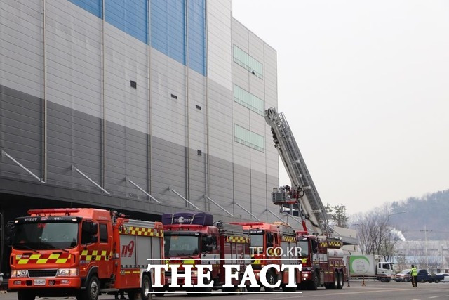 평택소방서는 신종 코로나바이러스 감염증 백신 저장시설인 한국초저온에서 재난 상황 대비 현장 대응훈련을 했다./평택소방서 제공