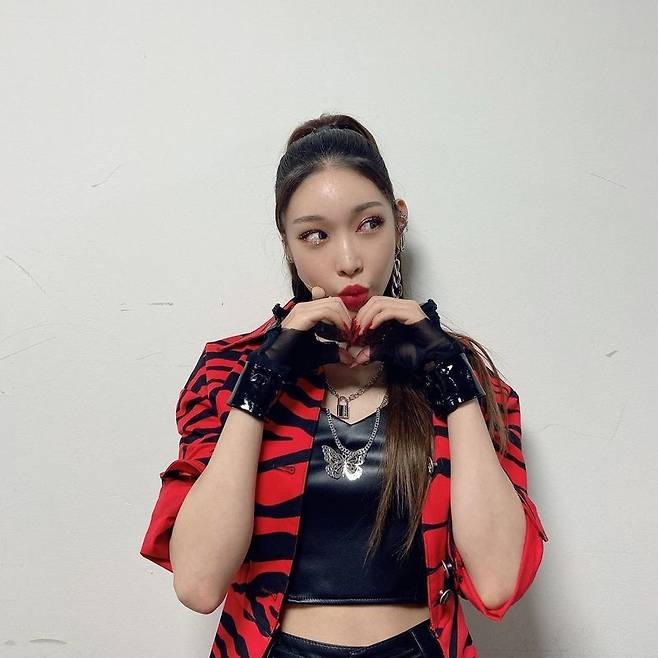 Singer Chungha showed off her charismatic charm.On February 26, Chungha official Instagram said, Today, the charismatic government is on the way. Meet the Bicycle stage, which adds intensity to RED, at Music Bank.The remaining Friday is also fighting and several photos were posted.In the public photos, Chungha created an intense atmosphere with leather tube top and red jacket.Chungha, who gave points in red to his nails and lips, has attracted a variety of charms, from hand hearts for fans to long nails and a look at them.Chungha made his comeback in a year and eight months with his first full-length album, Querencia (Kerencia), released on the 15th.Chungha, who was cured after Corona 19 confirmed before the comeback, said on TVN On and Off on the 23rd, There was no symptom at all.There was no fever, he said. The doctors and nurses checked up three times in the morning and lunch at the dormitory, and there was no symptom until they left the hospital.On the other hand, Chungha is actively performing with his first full-length album Querencia title song Bicycle and will feature on Rains new mini album PIECES by RAIN title song WHY DONT WE released on March 3