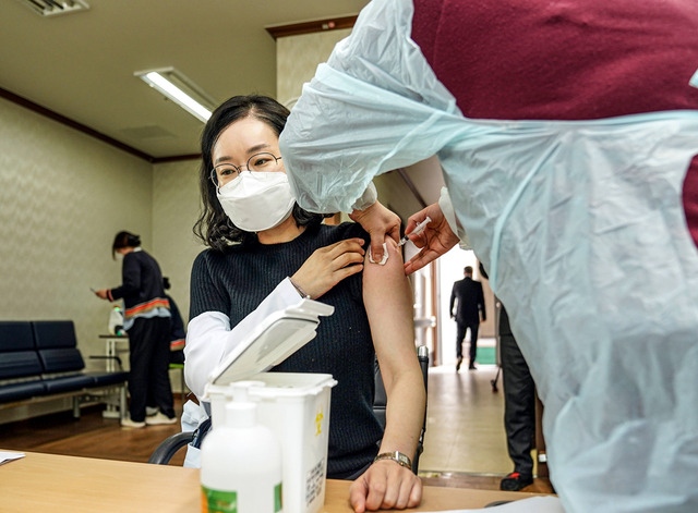 [목포=뉴시스] 목포시 코로나19 백신 접종. (사진=목포시 제공) 2020.02.26. photo@newsis.com *재판매 및 DB 금지