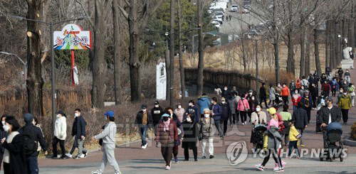 붐비는 어린이대공원 모습(연합뉴스)