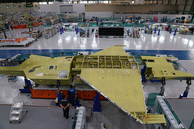 KF-X 시제기가 경남 사천 한국항공우주산업(KAI) 공장에서 최종조립에 들어가고 있다. 방위사업청 제공