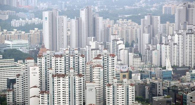 This file photo shows apartment complexes in the Gangnam area in southern Seoul. (Yonhap)